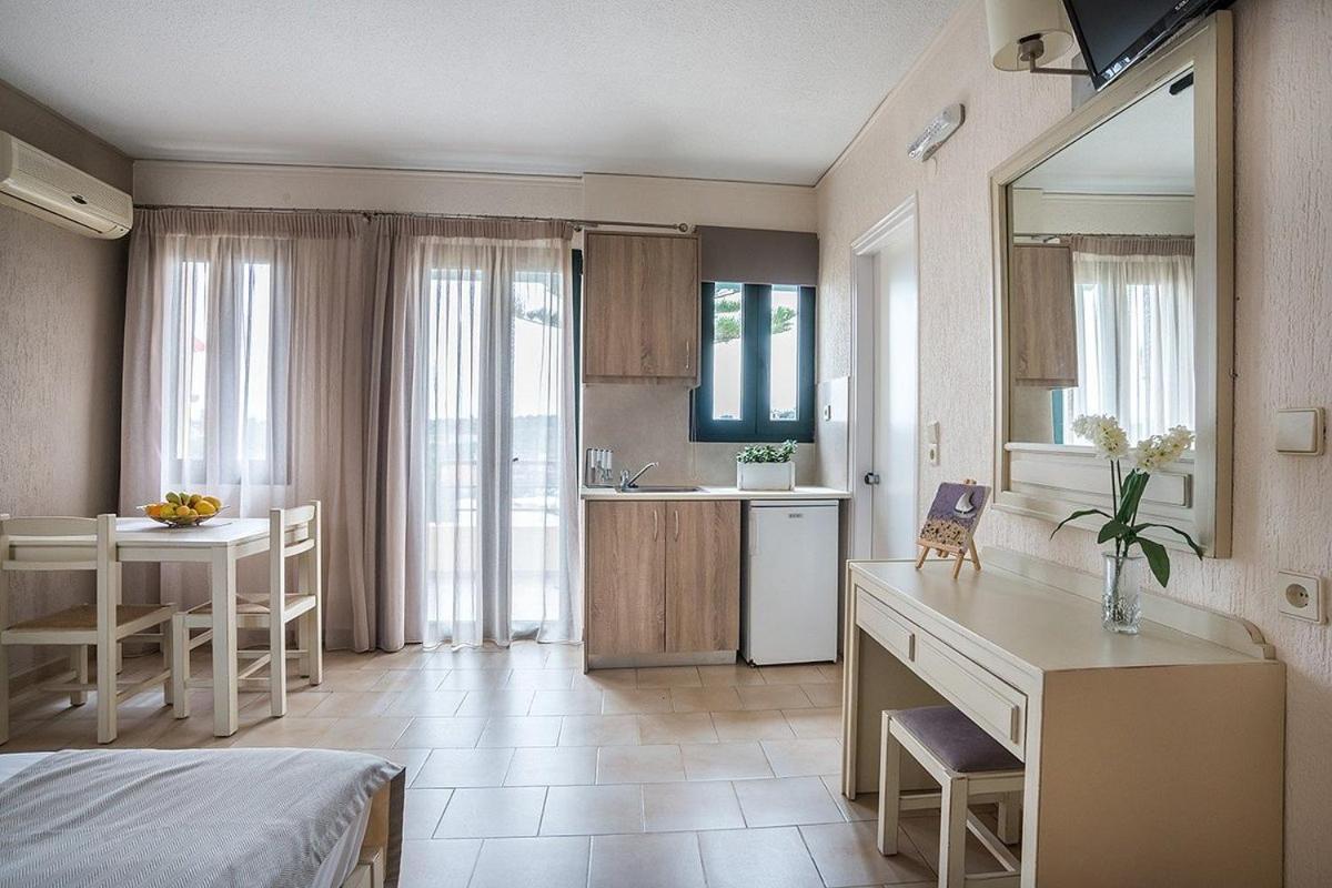 Rainbow Hotel Apartments Chania  Bagian luar foto