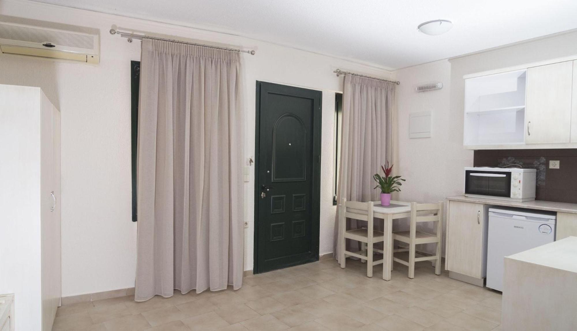 Rainbow Hotel Apartments Chania  Bagian luar foto